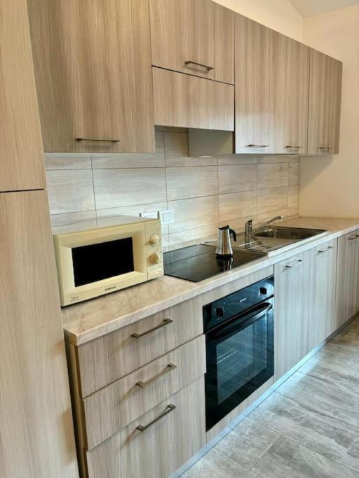 Loft In Fiera Apartment วาร์ซี ภายนอก รูปภาพ